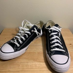 Black low top converse